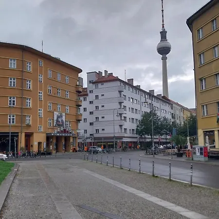Alexa Design Apart, 4br, 6-10 Pax, 3 Baths, Kidsarea, Free Parking, 5min Alex, 1000mbit Wifi Apartment Berlin