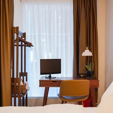 Apartment Alexa Design Apart, 4br, 6-10 Pax, 3 Baths, Kidsarea, Free Parking, 5min Alex, 1000mbit Wifi