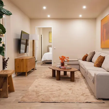 Alexa Design Apart, 4br, 6-10 Pax, 3 Baths, Kidsarea, Free Parking, 5min Alex, 1000mbit Wifi *