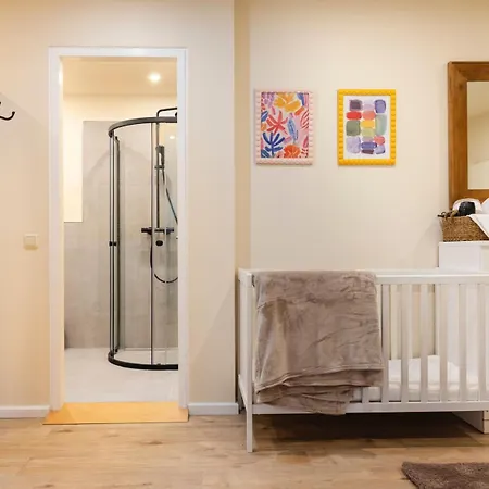 Alexa Design Apart, 4br, 6-10 Pax, 3 Baths, Kidsarea, Free Parking, 5min Alex, 1000mbit Wifi Berlin