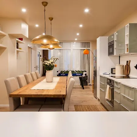 Apartment Alexa Design Apart, 4br, 6-10 Pax, 3 Baths, Kidsarea, Free Parking, 5min Alex, 1000mbit Wifi *