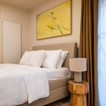 Alexa Design Apart, 4br, 6-10 Pax, 3 Baths, Kidsarea, Free Parking, 5min Alex, 1000mbit Wifi Apartment Berlin