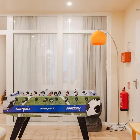 Apartment Alexa Design Apart, 4br, 6-10 Pax, 3 Baths, Kidsarea, Free Parking, 5min Alex, 1000mbit Wifi *