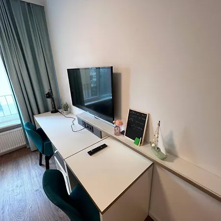 Modern In & Free Gym Access Apartment *