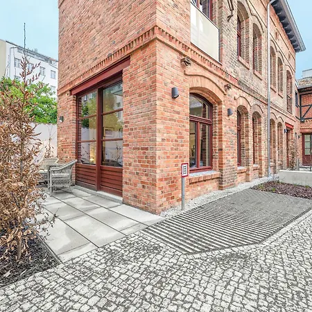 Mitte Loft On 2floors, 150 Qaudratmeter, 2brs, 2bathrooms, Living Room, Dinning Up To 8 Ppl
