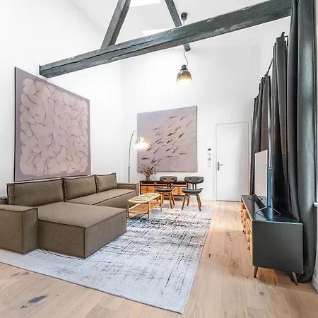 Mitte Loft On 2floors, 150 Qaudratmeter, 2brs, 2bathrooms, Living Room, Dinning Up To 8 Ppl