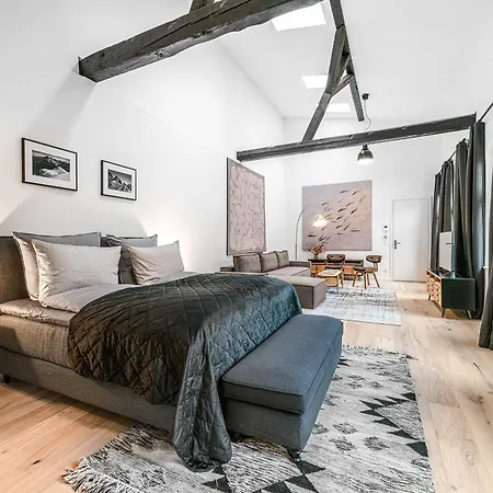 Apartment Mitte Loft On 2floors, 150 Qaudratmeter, 2brs, 2bathrooms, Living Room, Dinning Up To 8 Ppl *
