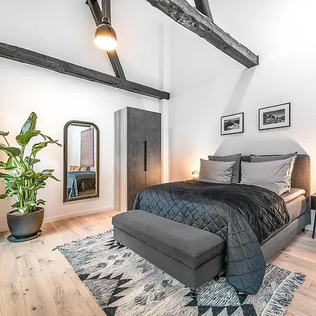 Apartment Mitte Loft On 2floors, 150 Qaudratmeter, 2brs, 2bathrooms, Living Room, Dinning Up To 8 Ppl