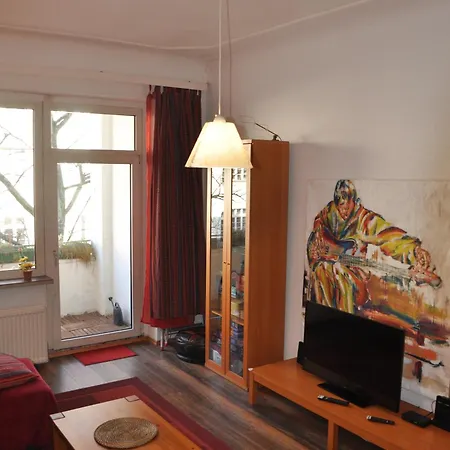 Geraeumiger Charme Mit Loggia Nahe Tempelhofer Feld Apartment *