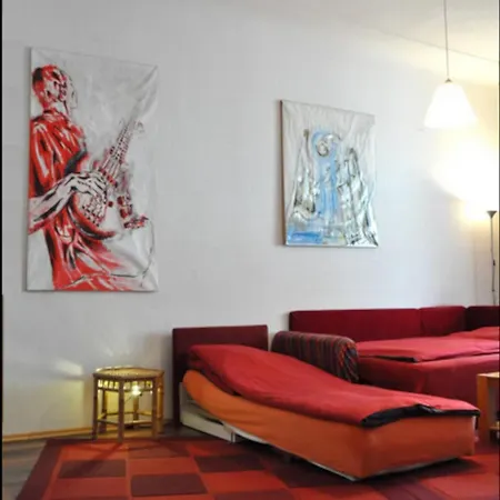 Geraeumiger Charme Mit Loggia Nahe Tempelhofer Feld * Berlin