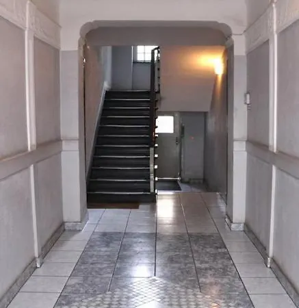 Apartment Geraeumiger Charme Mit Loggia Nahe Tempelhofer Feld *