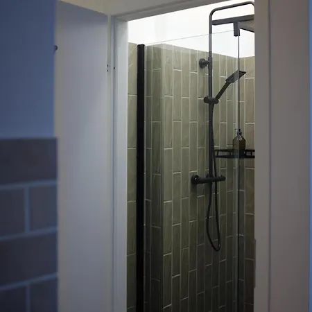 Modern Design 75sq In Mitte Appartement