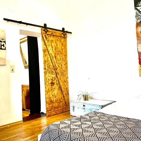 Artistic Altbau *