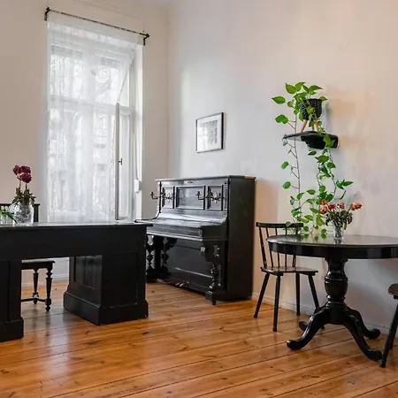 Artistic Altbau *