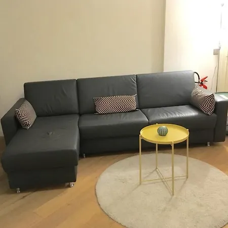 Im Nollendorfkiez, 2 Zimmer, Kueche, Bad,