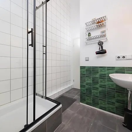Apartment Oase Am Mauerpark - 4 Schlafzimmer - 130qm - Modern *