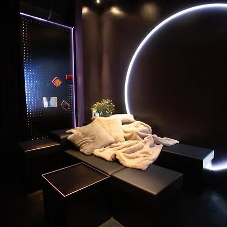 A Unique Space In Kreuzberg Apartment