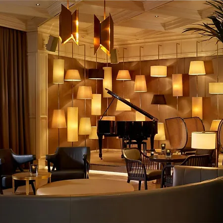 The Ritz-carlton,