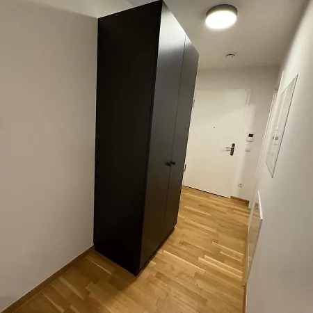 Innsbrucker Platz 2 Apartment