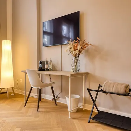 Homestay Jomi Stays, Brandenburgische Strasse 16 - Wohnen Beim Kurfuerstendamm Berlin