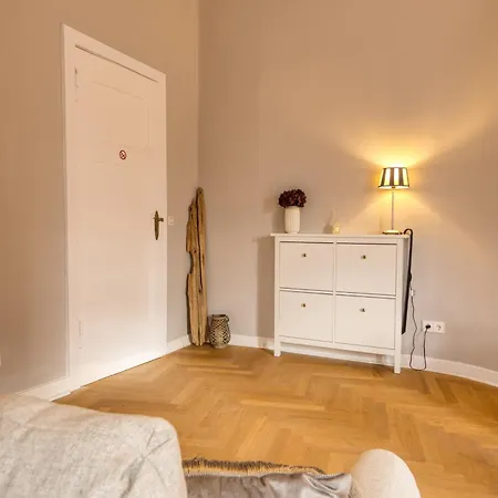 Jomi Stays, Brandenburgische Strasse 16 - Wohnen Beim Kurfuerstendamm * Berlin
