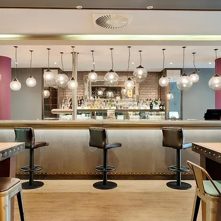 Premier Centre Hotel