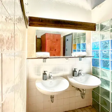 Apartment 200 Qm Loft Am Fluss Fuer Freunde Und Familien ! *