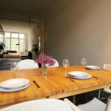 Apartment 200 Qm Loft Am Fluss Fuer Freunde Und Familien !