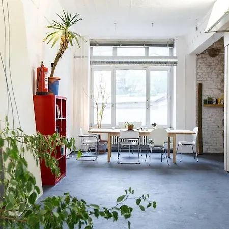 Apartment 200 Qm Loft Am Fluss Fuer Freunde Und Familien ! *