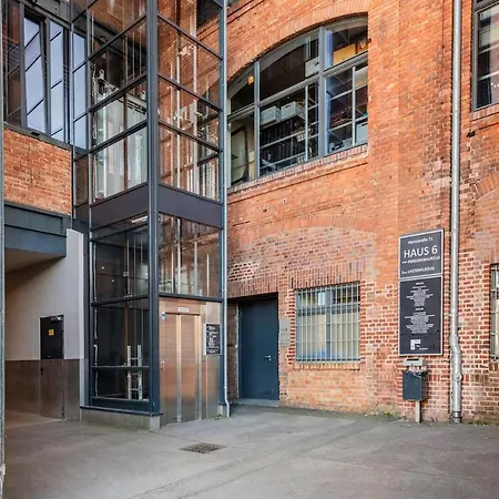 Loft & Artist In An Industrial Creative Hub Apartment *