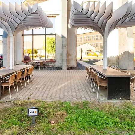 Loft & Artist In An Industrial Creative Hub