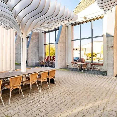 Apartment Loft & Artist In An Industrial Creative Hub