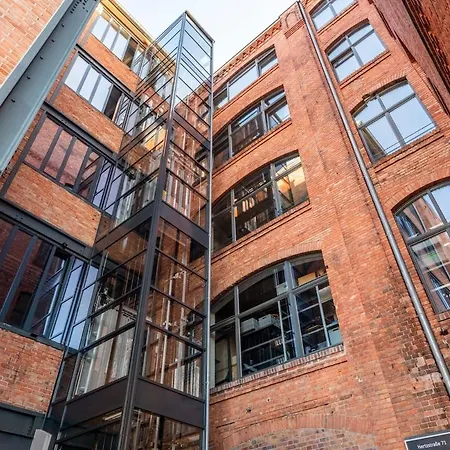 Loft & Artist In An Industrial Creative Hub Apartment