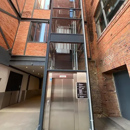 Apartment Loft & Artist In An Industrial Creative Hub *