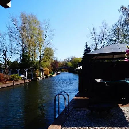 Ferienhaeuschen Direkt Am Wasser Inklusive 2 Boote Holiday home *