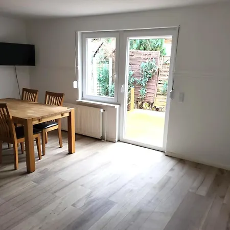 Dom wakacyjny Monteur-haus Heinrich Marzahn, Hellersdorf, Lichtenberg *