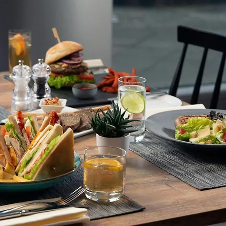 Courtyard By Marriott City Center Hotel 4*