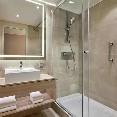Courtyard By Marriott City Center 4*