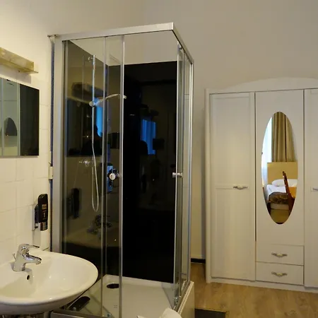 City Pension Berlin 2* Berlim