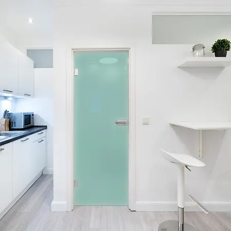 The Lachmann Vh, 2br One Living Up To 6 People Apartment
