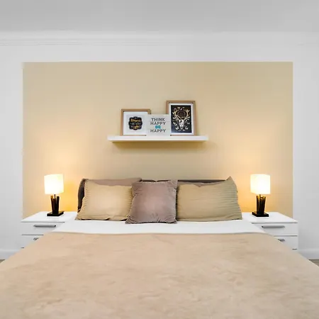 The Lachmann Vh, 2br One Living Up To 6 People