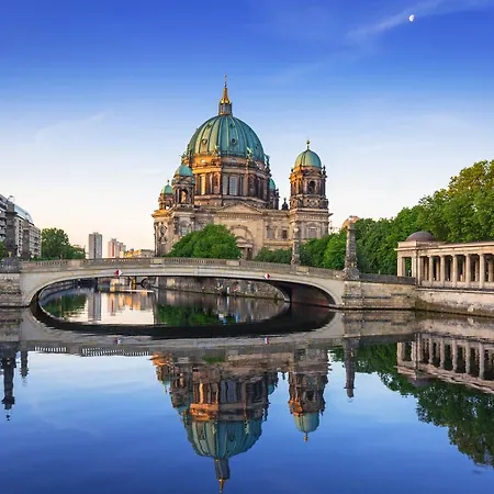 Apartment Homely - Spacious Flat Quiet, Friedrichstrasse, River