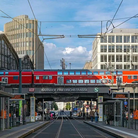 Homely - Spacious Flat Quiet, Friedrichstrasse, River Apartment *