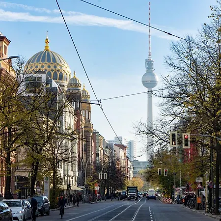 Homely - Spacious Flat Quiet, Friedrichstrasse, River Apartment Berlin