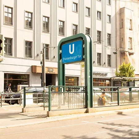 Apartment Homely - Spacious Flat Quiet, Friedrichstrasse, River Berlin