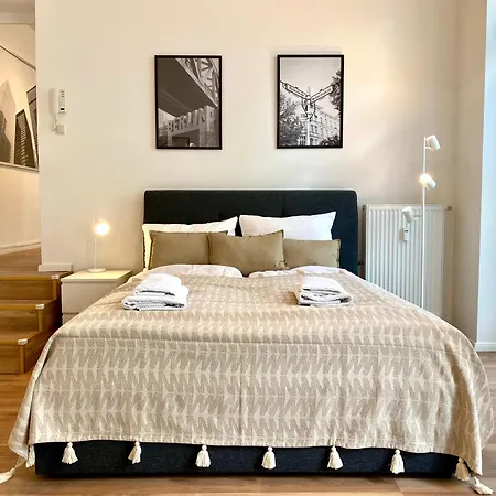 Apartment Homely - Spacious Flat Quiet, Friedrichstrasse, River