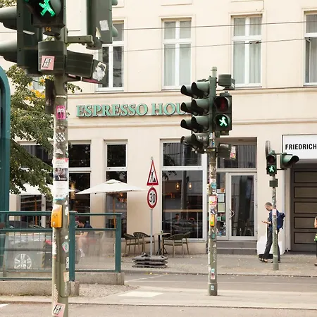Apartment Homely - Spacious Flat Quiet, Friedrichstrasse, River *