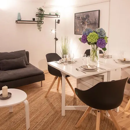 Homely - Spacious Flat Quiet, Friedrichstrasse, River Apartment Berlin