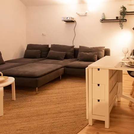 Apartment Homely - Spacious Flat Quiet, Friedrichstrasse, River Berlin