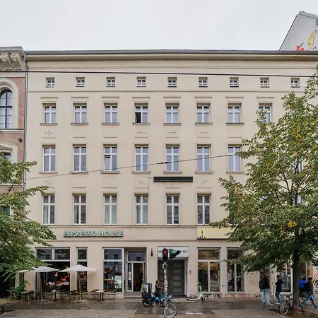 Homely - Spacious Flat Quiet, Friedrichstrasse, River Apartment